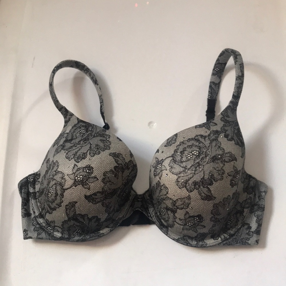 Victoria’s Secret size 32D lined perfect coverage sparkle bra